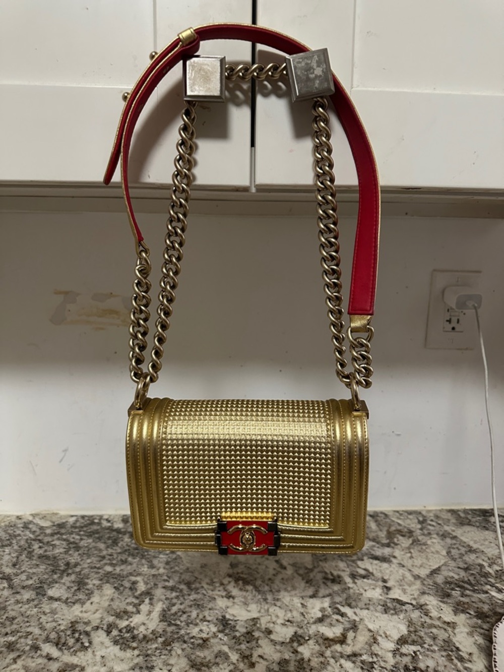 CHANEL Gold Shoulder Bag with Red Accent Strap (PREOWNED). - Picture 4 of 15
